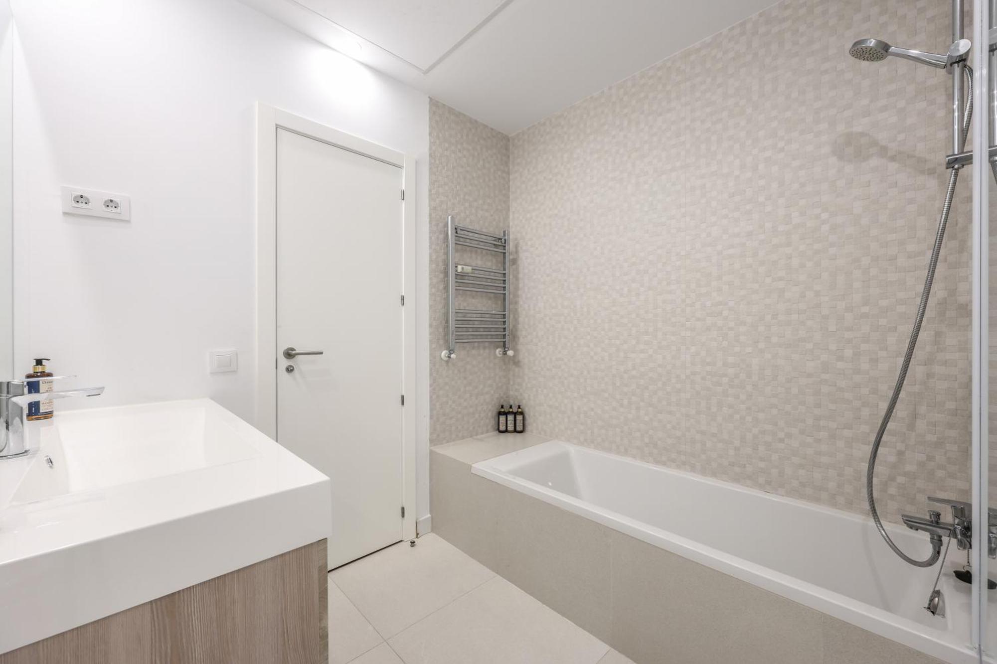 Be Coliving Madrid Centro Hotel Exterior photo